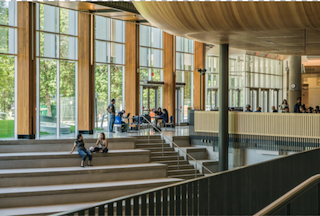 Plongez dans la vie étudiante avant même de choisir votre orientation